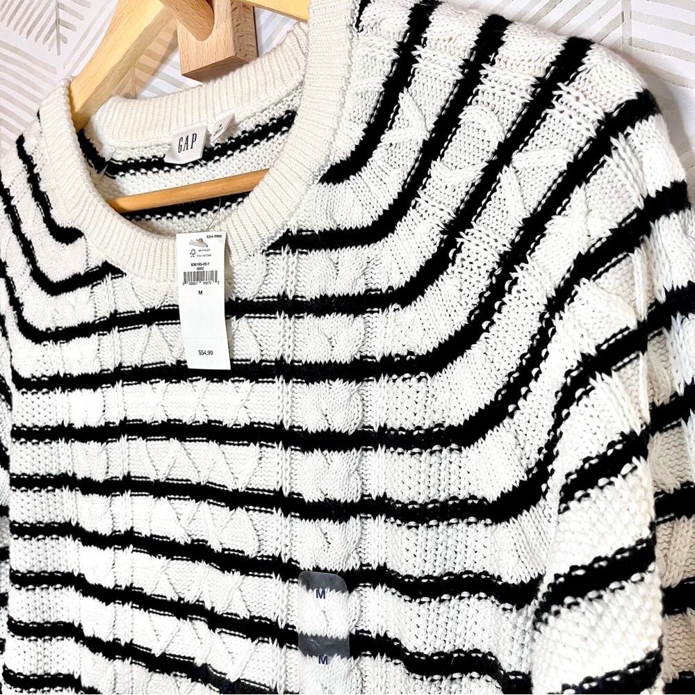 🔆 Gap Black & White Striped Cable-Knit Crewneck Sweater - Small NWT - Picture 3 of 5